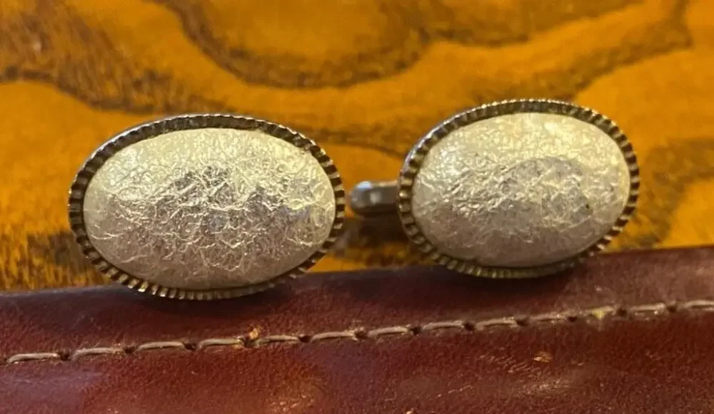 VTG Gold Tone Bordered Cufflinks , Oval with Marbleized White Insets, Stamped